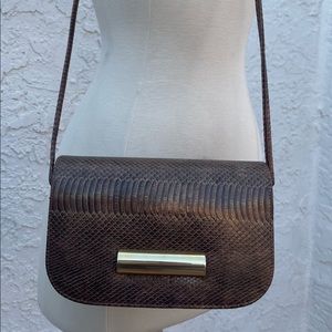 Hard crossbody bag. With gold hardware